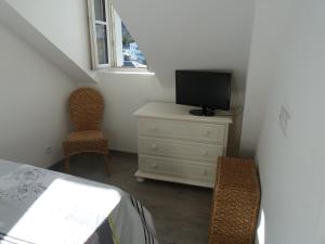 Televízia a/alebo spoločenská miestnosť v ubytovaní Appartement dans Résidence ( parc thermal Argeles Gazost)