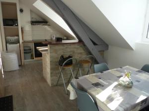 Kuchyňa alebo kuchynka v ubytovaní Appartement dans Résidence ( parc thermal Argeles Gazost)
