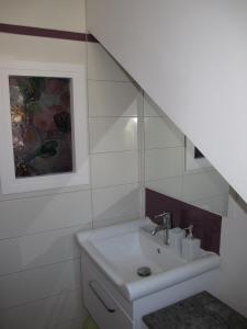 Kúpeľňa v ubytovaní Appartement dans Résidence ( parc thermal Argeles Gazost) + 3 fotografie