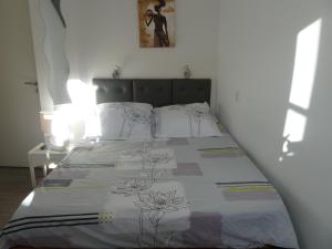 Posteľ alebo postele v izbe v ubytovaní Appartement dans Résidence ( parc thermal Argeles Gazost)