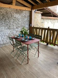Zdjęcie z galerii obiektu Gîte La Hallette au cœur du vignoble Champenois, classé 2 étoiles w mieście Chouilly