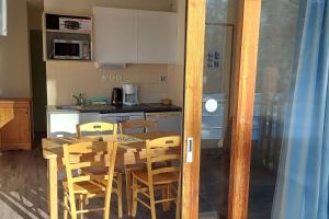 Kuchyň nebo kuchyňský kout v ubytování Appartement 35m2 chamrousse