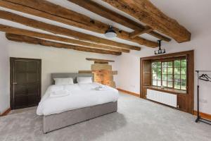Postel nebo postele na pokoji v ubytování 10 Bed Stunning House in village, with Hot Tub