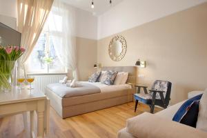 a living room with a couch and a table at Tyzenhauz Apartments Comfort in Krakow