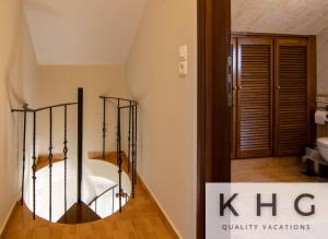 A bed or beds in a room at Villa Harmony in Lourdata