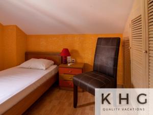 A bed or beds in a room at Villa Harmony in Lourdata