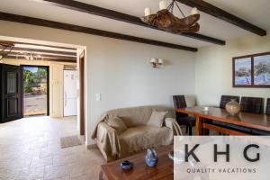 A seating area at Villa Harmony in Lourdata