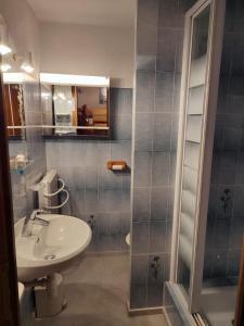 a bathroom with a sink and a toilet and a mirror at Coquet Studio de 4 personnes aux Carroz - Balcon et Wifi in Les Carroz d'Araches