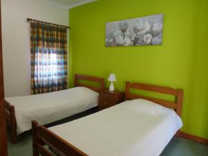 Katil atau katil-katil dalam bilik di HI Faro – Pousada de Juventude
