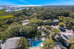 Πισίνα στο ή κοντά στο Lovely condo with pools, tennis, central AC, & washer/dryer - snowbird-friendly