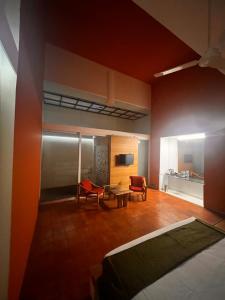 Postel nebo postele na pokoji v ubytování Presidency Artotel, Kochi