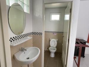Bagno di The 4 Blocks at Kata noi
