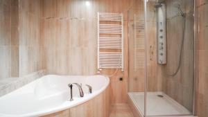 a bathroom with a bath tub and a shower at Apartament Wschodnia in Lublin +41 photos