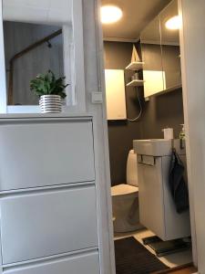 a bathroom with a toilet and a potted plant at Ferienhaus am Vänern mit Seeblick in Mariestad +60 photos