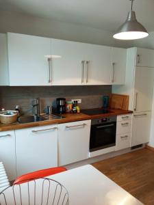 O bucătărie sau chicinetă la Rare à Colmar - Appartement Champ de Mars vue sur Parc - 70m2 - 2 chambres