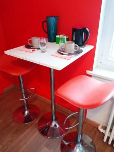 Coffee and tea making facilities at Rare à Colmar - Appartement Champ de Mars vue sur Parc - 70m2 - 2 chambres