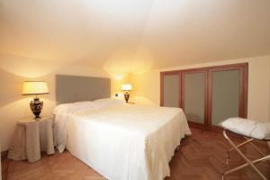 Posteľ alebo postele v izbe v ubytovaní Palazzo Gamba Apartments al Duomo