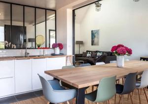 Køkken eller tekøkken på VILLA LAURE PAIMPOL - Maison Front de mer + 18 billeder