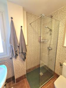 Kúpeľňa v ubytovaní Casa Zalla 110m2, 200m2 Garden, Pool, 1Gb Wi-Fi, Private Parking