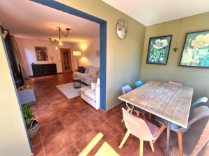 Posedenie v ubytovaní Casa Zalla 110m2, 200m2 Garden, Pool, 1Gb Wi-Fi, Private Parking