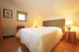 Posteľ alebo postele v izbe v ubytovaní Palazzo Gamba Apartments al Duomo