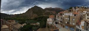 a city with buildings and a mountain in the background at Alquiler en importante zona de escalada !! in Camarasa
