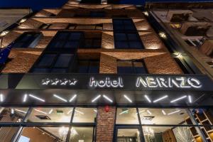 un edificio con el narreppo del hotel iluminado por la noche en Abrazo Sofia Hotel by HMG en Sofía