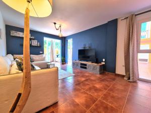 Televízia a/alebo spoločenská miestnosť v ubytovaní Casa Zalla 110m2, 200m2 Garden, Pool, 1Gb Wi-Fi, Private Parking