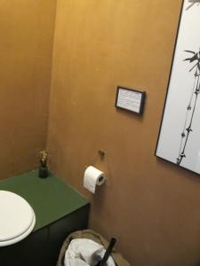 ห้องน้ำของ L'Oisiveraie - suite écologique, accueil paysan, 2-3pers