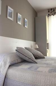 a bedroom with a bed with two pillows on it at Hotel Villa Argentina in Riomaggiore