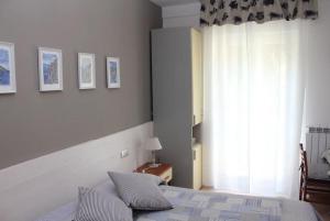a bedroom with a bed with two pillows on it at Hotel Villa Argentina in Riomaggiore