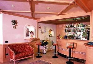 Lounge nebo bar v ubytování Hotel Piancastello