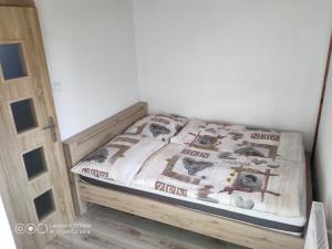 Postel nebo postele na pokoji v ubytování Chata pod lipou Bobrovník