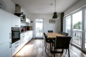 Nhà bếp/bếp nhỏ tại Ferienhaus SAUERLAND am Diemelsee- Heringhausen Sonnenweg 7