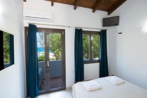 Posteľ alebo postele v izbe v ubytovaní Captain's Beach Apartments
