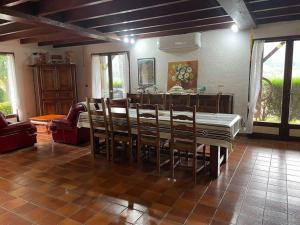 a dining room with a table and chairs at Maison familiale Pays Basque in Ahaxe-Alciette-Bascassan