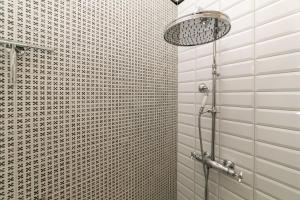 Ванна кімната в New studio 3 - self check in, parking possible, weekend free parking