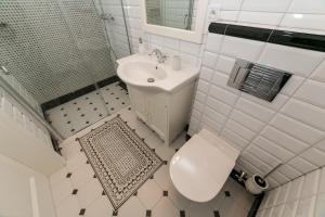 Ванна кімната в New studio 3 - self check in, parking possible, weekend free parking