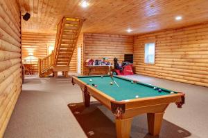 a billiard room with a pool table in a cabin at Bull Run Ranch in Margaretville