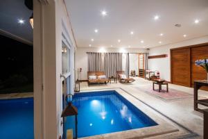 Kolam renang di atau dekat dengan L.A.H. Hostellerie