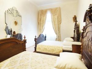 Posteľ alebo postele v izbe v ubytovaní Art Apartments Celakovskeho Sady