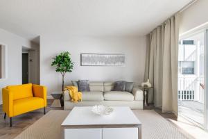 Χώρος καθιστικού στο Oceanfront Beach House, Satellite Beach +121 φωτογραφίες