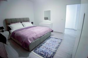 Postel nebo postele na pokoji v ubytování GRANDE APARTMENT KORCE
