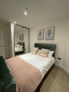 a bedroom with a large bed with a large mirror at Private Modern Apartment in Olton
