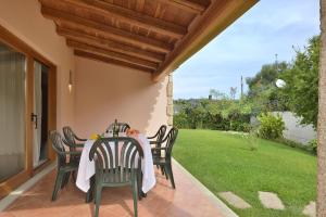 A garden outside Residence Le Zagare