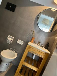 Un baño de Monoambiente Moderno 2 cuadras Plaza de Mayo