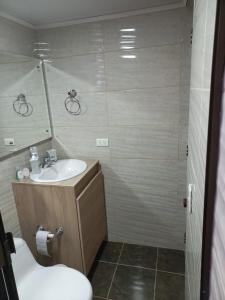 A bathroom at APARTA-HOTEL BADEN