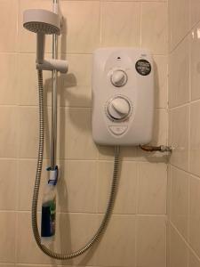 a shower head on a wall in a bathroom at One Bedroom Apartment Near QMC & University of Nottingham in Nottingham