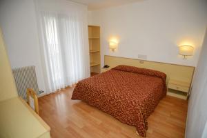 Postel nebo postele na pokoji v ubytování Hotel Canada