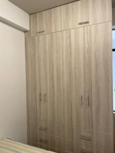 a large wooden cabinet in a room at Apartamento a 10 min del centro de la ciudad in Huaraz